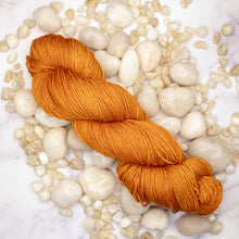 Load image into Gallery viewer, Wulfenite