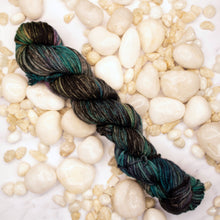 Load image into Gallery viewer, Labradorite